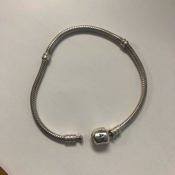 Pandora 925 sterling silver bracelet come in  box - Picture 3 of 8